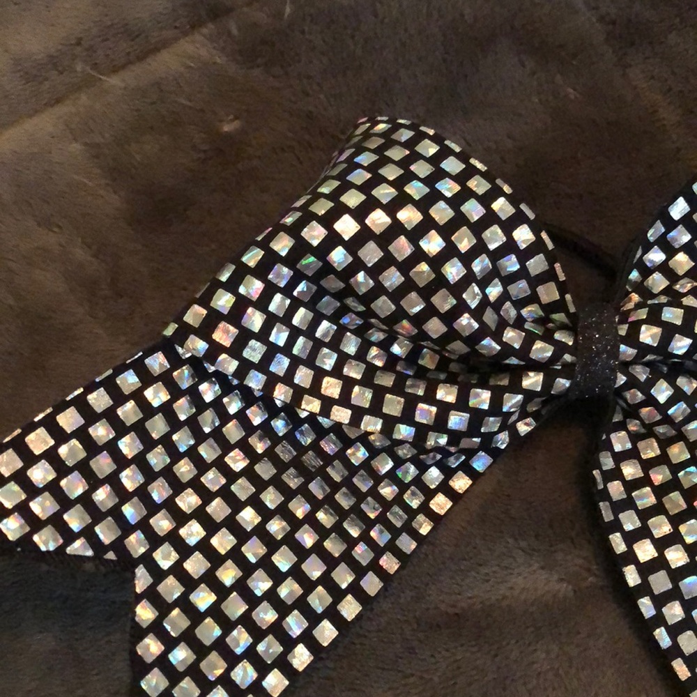 Cheer bow - Picture 2 of 3